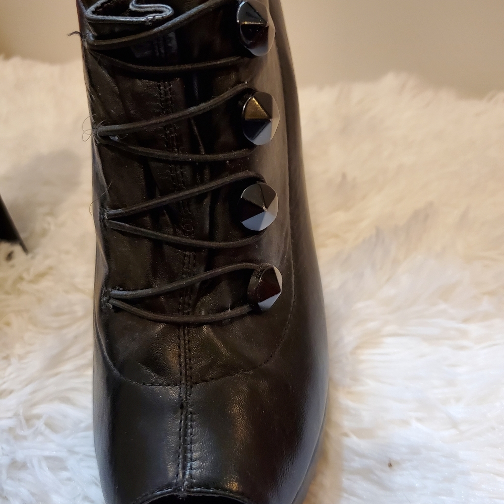 Shoes - Picture 2 of 3